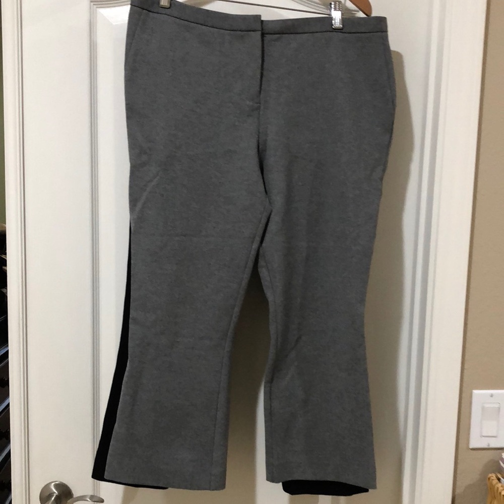 Max Mia Capri length slacks with stretch